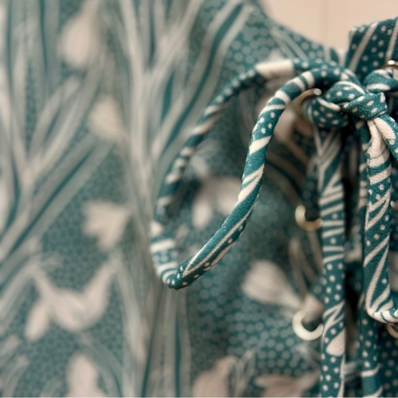 NWT Miaou Arielle Lace Up front Cropped Top in teal / white brand new crop - Picture 12 of 15